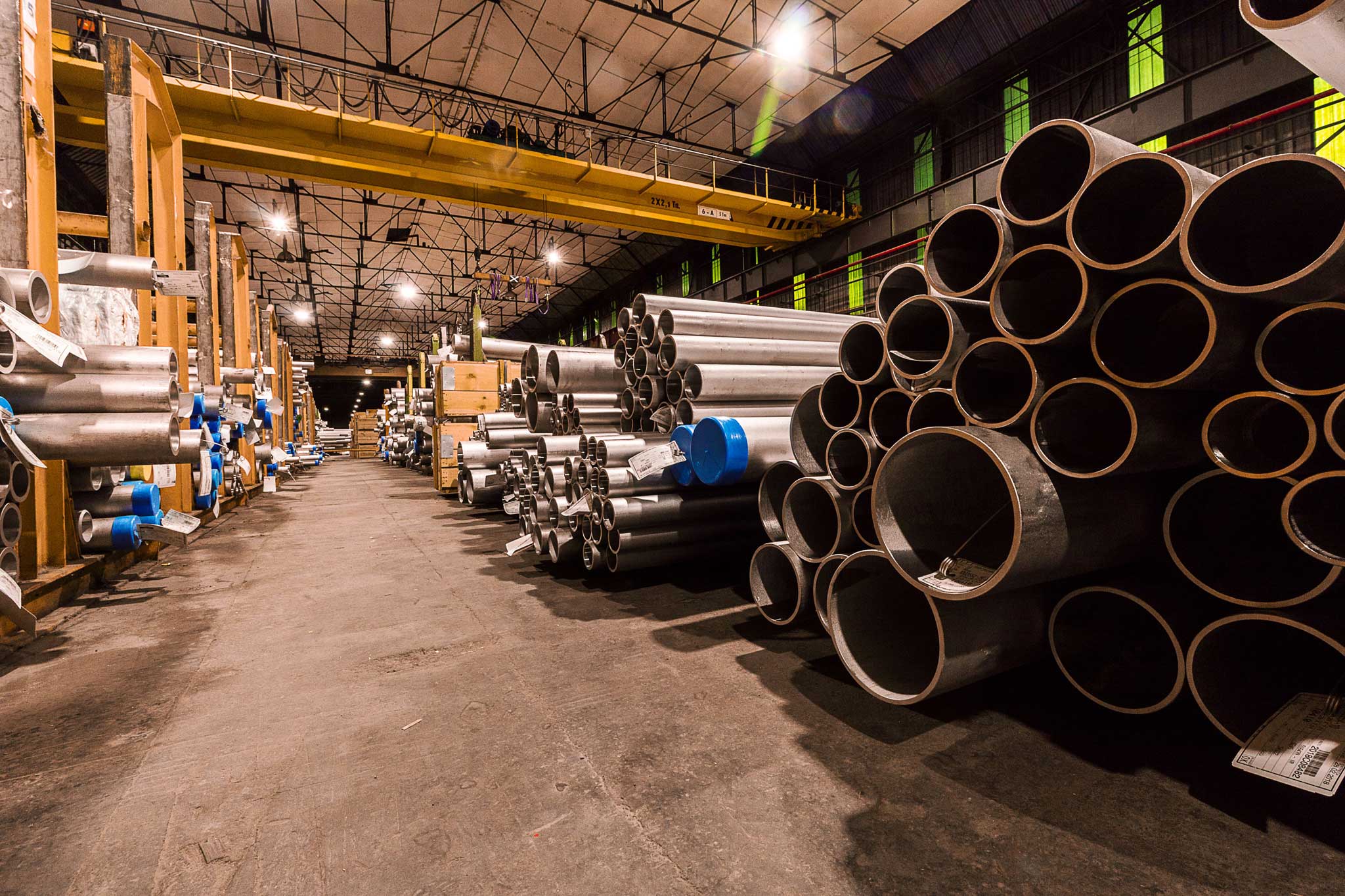 Facotry with varying sizes of steel pipes